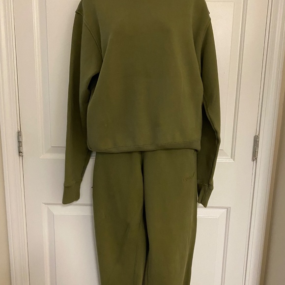 Adidas Human Race Sweatshirt and Sweatpants - Picture 2 of 12